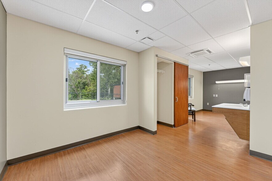 More Photos Of 106 Hospital Dr, Smithville Assisted Living For Sale