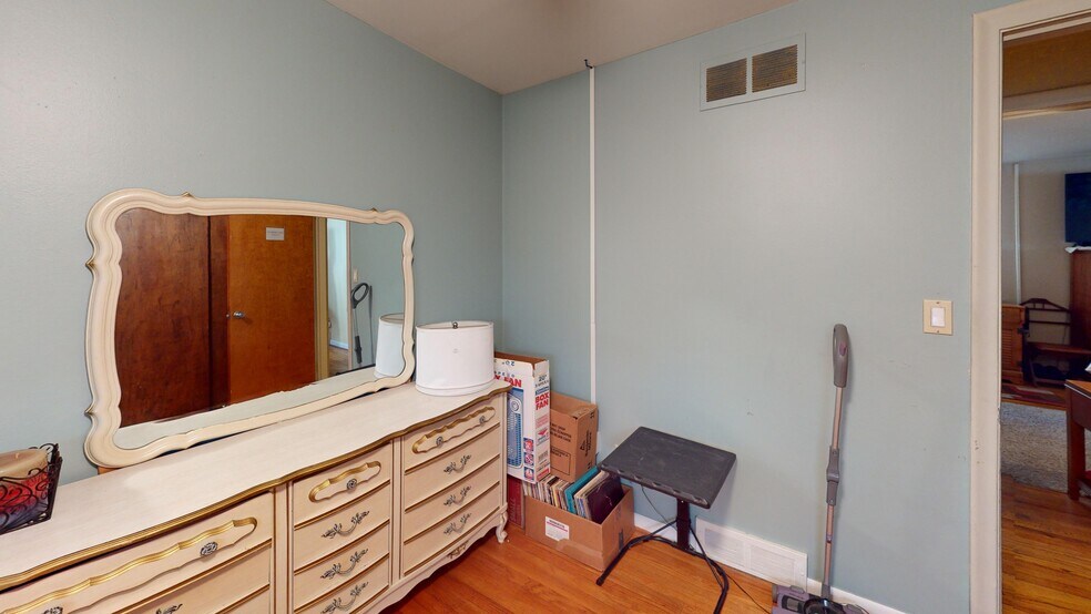 More Photos Of 721 S Michigan Ave, Howell Office Residential For Sale