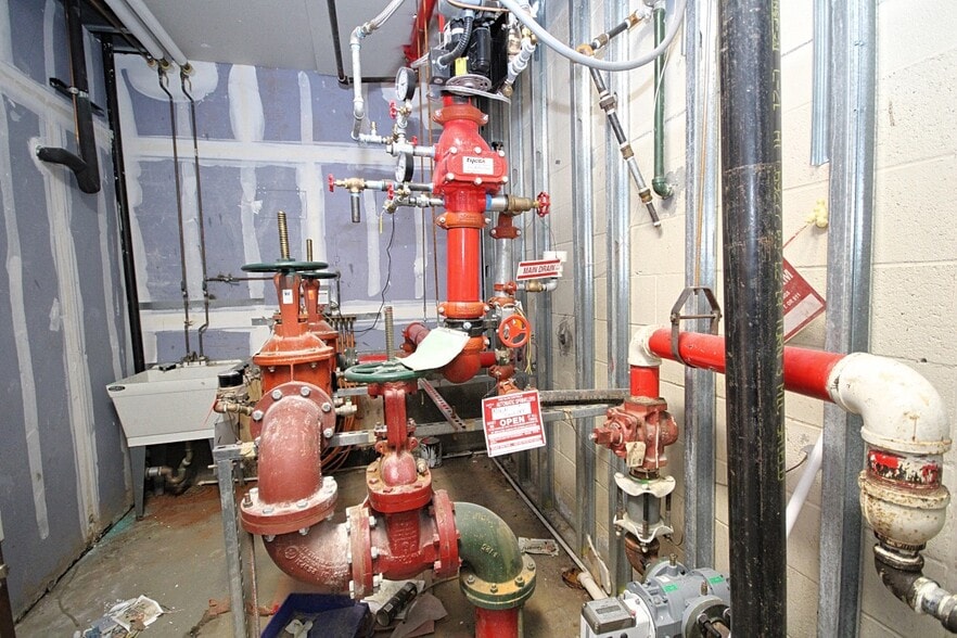 More Photos Of 2200 Arthur Kill Rd, Staten Island Distribution For Lease