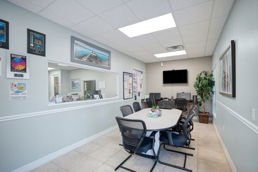 More Photos Of 3911 Golf Park Loop, Bradenton Office For Sale