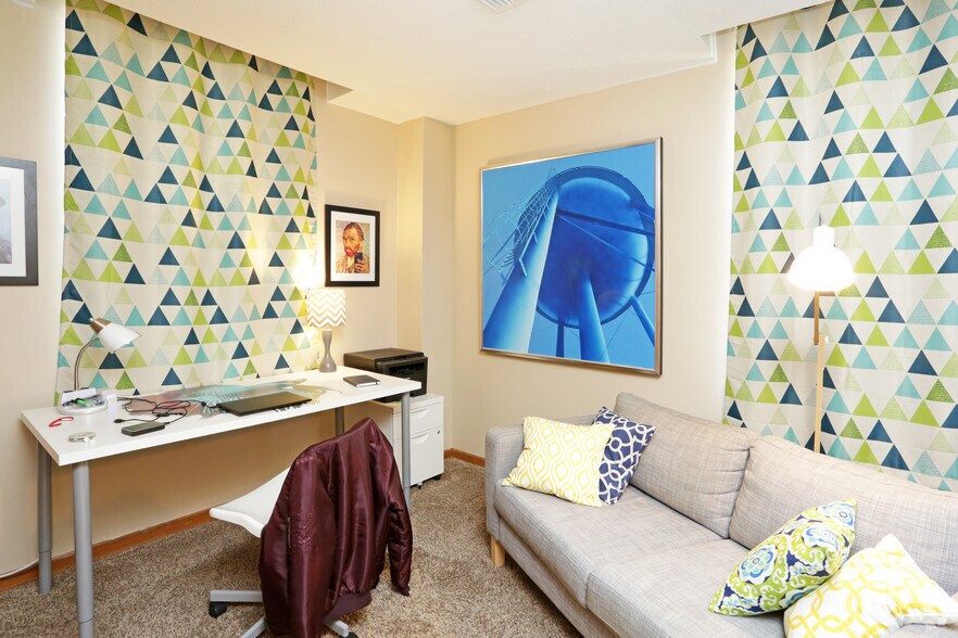 More Photos Of 1913 Farnam St, Omaha Apartments For Lease