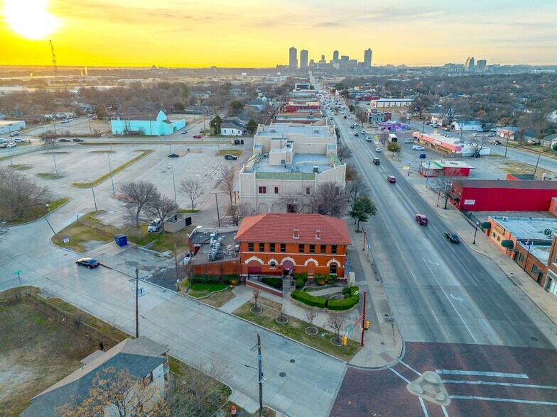 More Photos Of 1540 N Main St, Fort Worth Freestanding For Lease