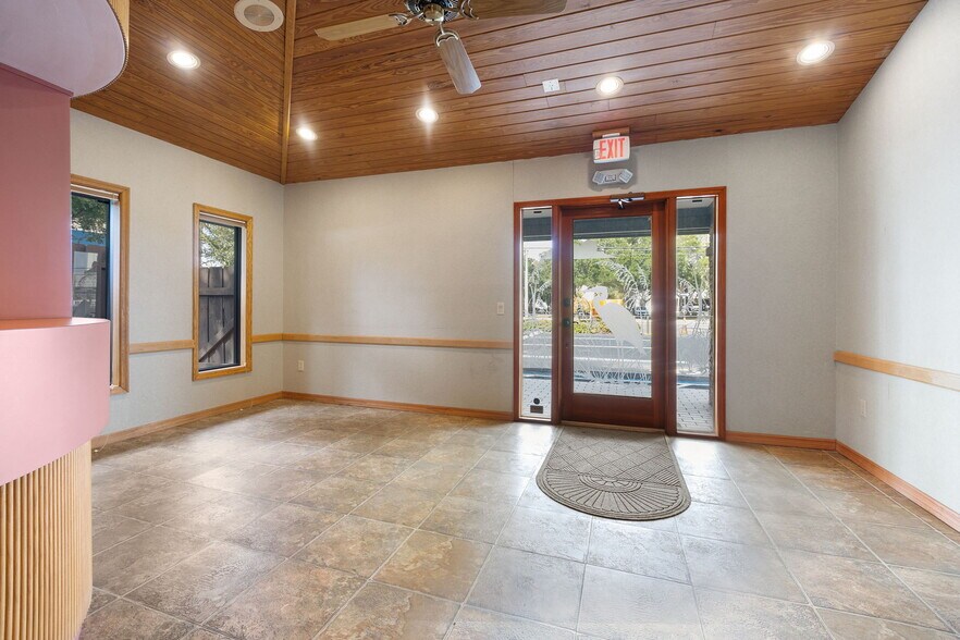 More Photos Of 1701 66th St N, Saint Petersburg Medical For Sale