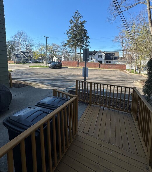 More Photos Of 640 W University Dr, Rochester Office Residential For Lease