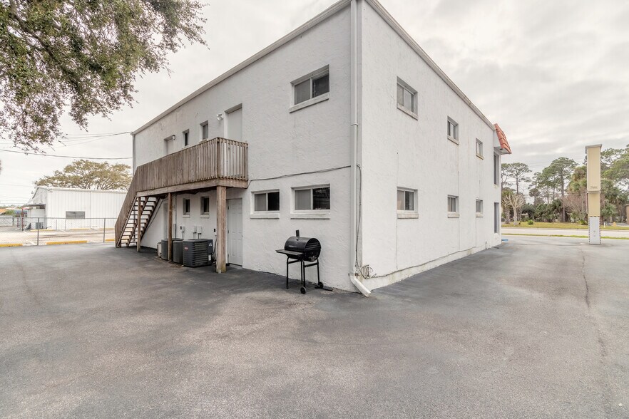 More Photos Of 1615 Ridgewood Ave, Holly Hill Loft Creative Space For Sale