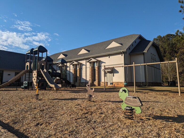 More Photos Of 375 Fowler Rd, Alpharetta Religious Facility For Lease