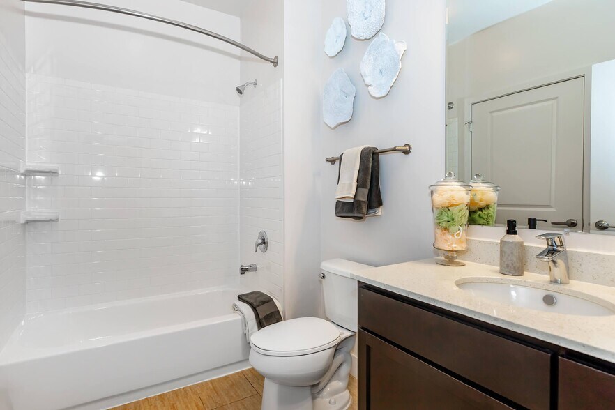 More Photos Of 515 West Ave, Norwalk Unknown For Lease