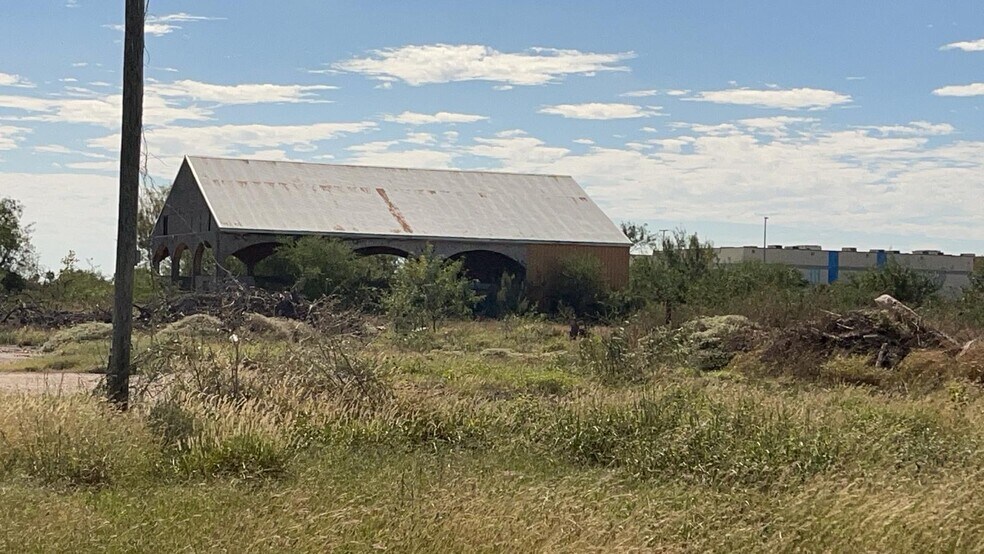 More Photos Of 2301 W Mile 3 Rd, Mission Flex For Sale