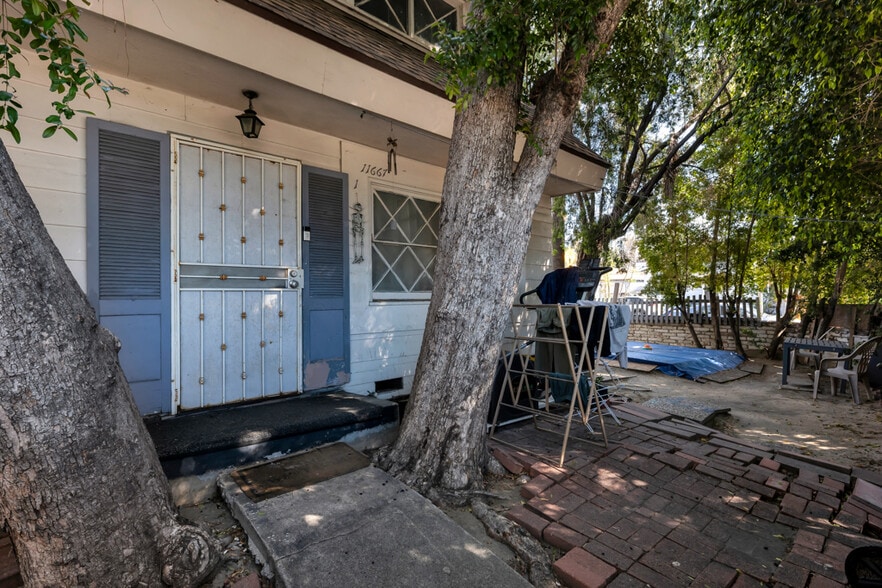 More Photos Of 11667 Burbank Blvd, North Hollywood Apartments For Sale