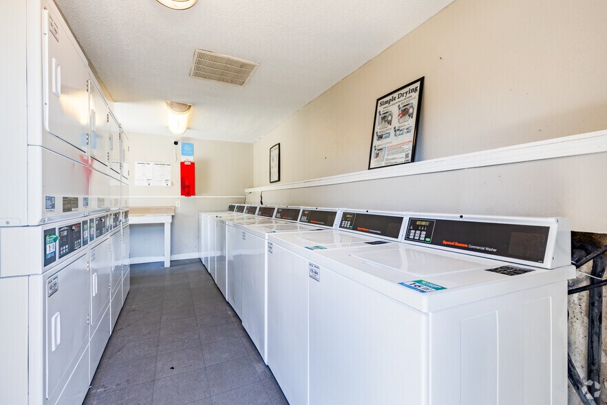 More Photos Of 1505 W 25th St, Sanford Apartments For Sale