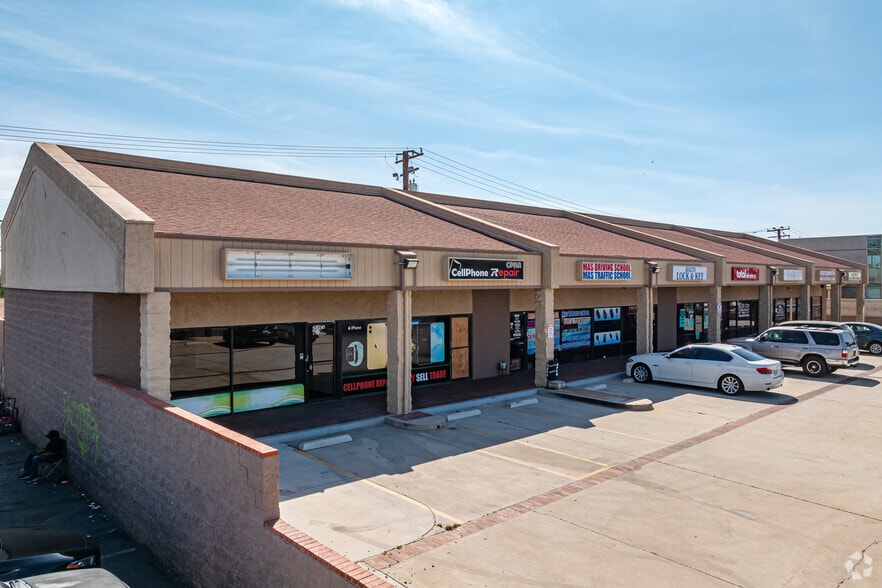 More Photos Of 519 W Foothill Blvd, Rialto Unknown For Lease