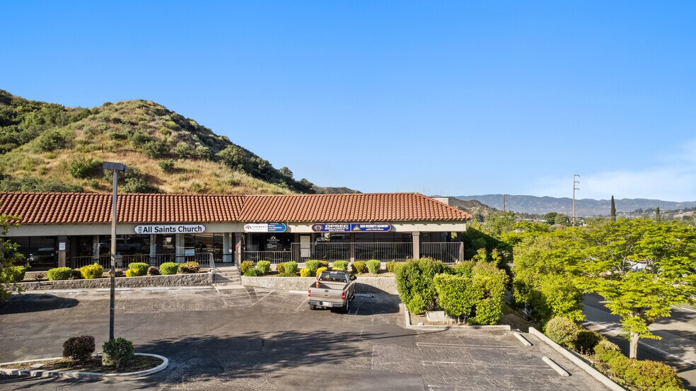 More Photos Of 28200 Bouquet Canyon Rd, Santa Clarita Storefront For Lease