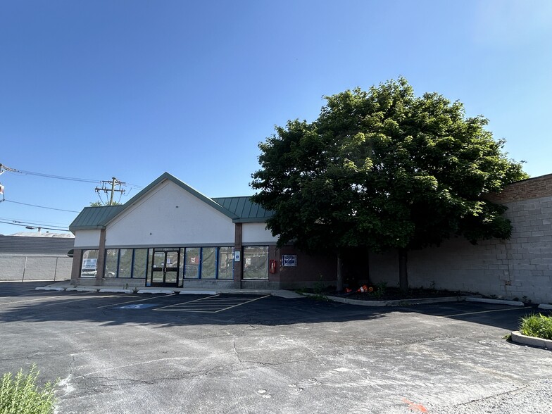 Primary Photo Of 3152 W 111th St, Chicago Convenience Store For Sale