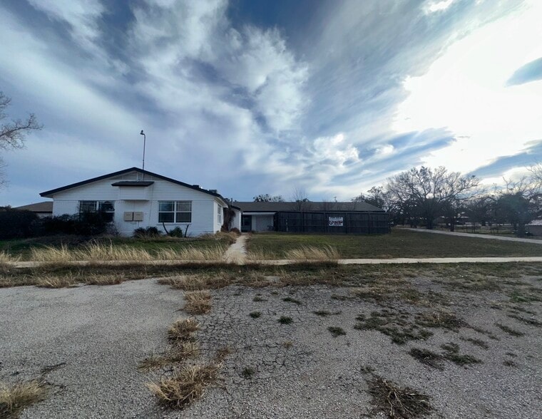 More Photos Of 1405 W Storey St, San Saba Skilled Nursing Facility For Sale
