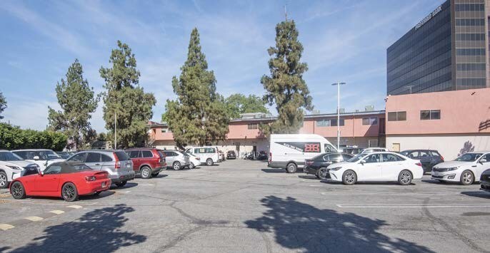 More Photos Of 18330-18350 Ventura Blvd, Tarzana Office For Lease