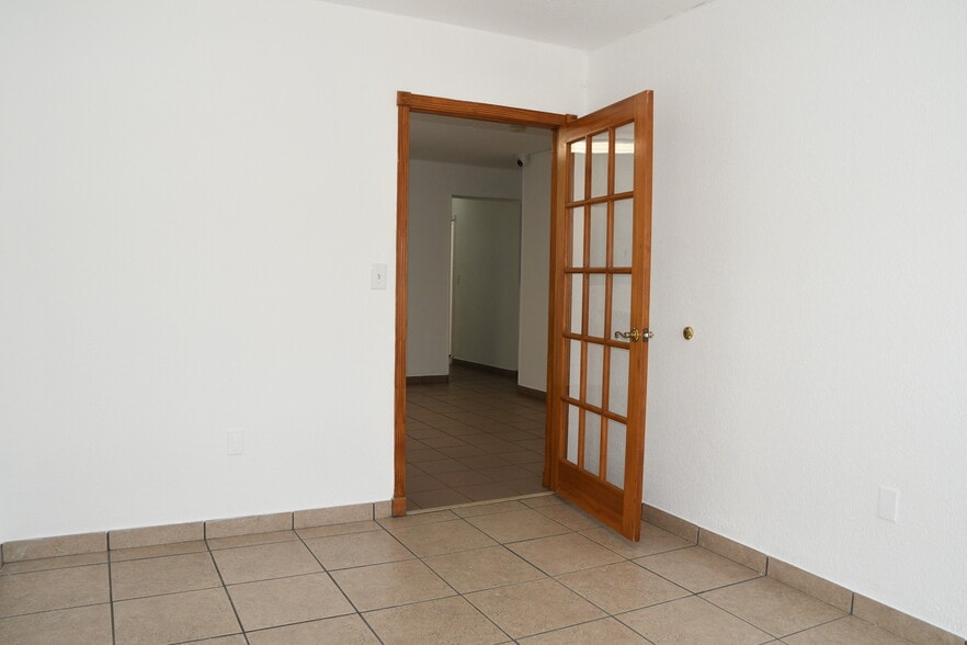 More Photos Of 1920 SW 22nd St, Miami Medical For Lease