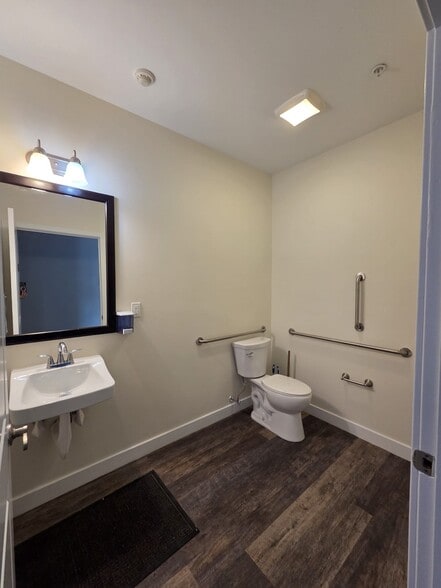 More Photos Of 1641 W Venango St, Philadelphia Medical For Lease