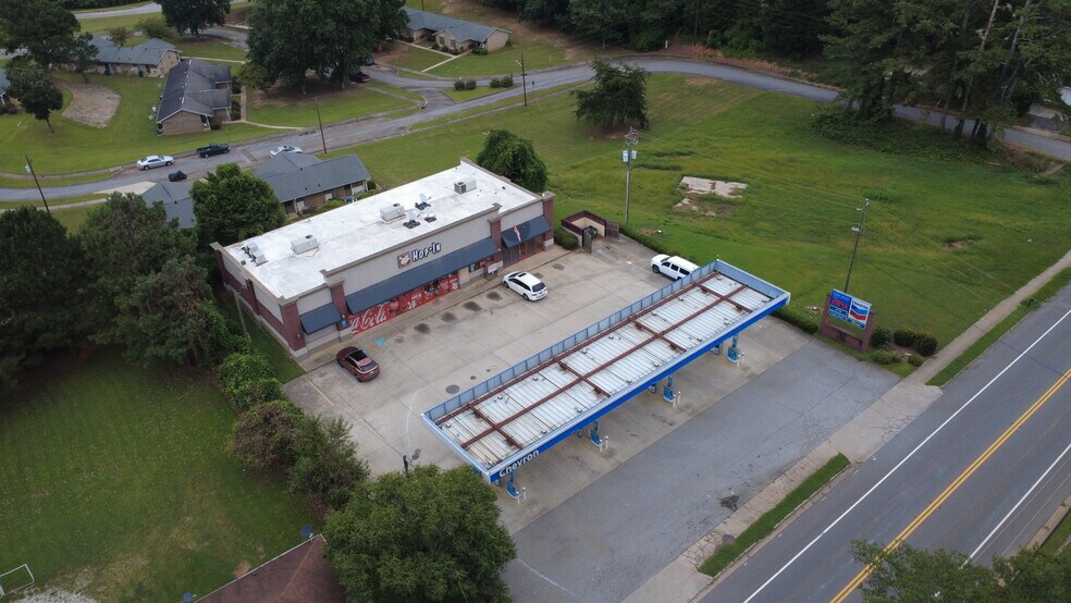 More Photos Of 725 Alabama St, Carrollton Service Station For Lease