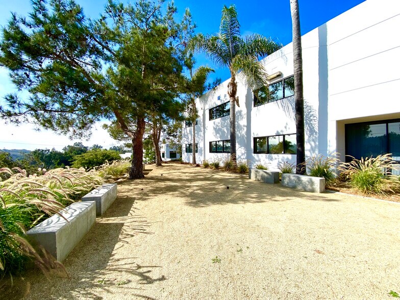 More Photos Of 1926 Kellogg Ave, Carlsbad Research And Development For Lease