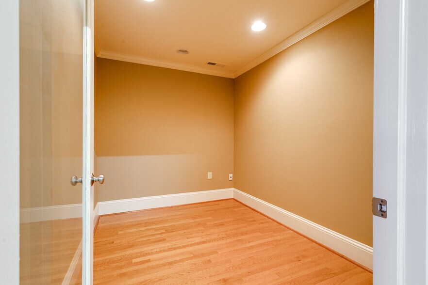 More Photos Of 1306-1308 W Main St, Richmond Storefront Retail Office For Lease