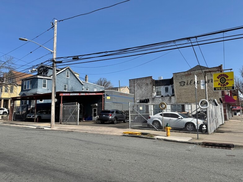 More Photos Of 973 Bergen St, Newark Auto Repair For Sale