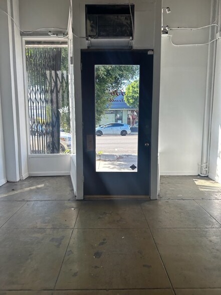 More Photos Of 336 S La Brea Ave, Los Angeles Storefront For Lease