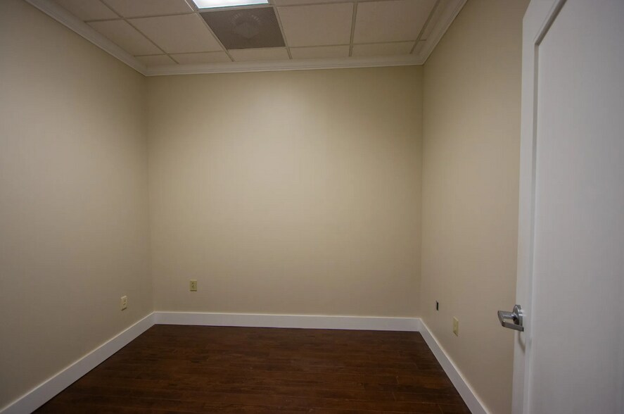 More Photos Of 4875 Forest Dr, Columbia Bank For Lease