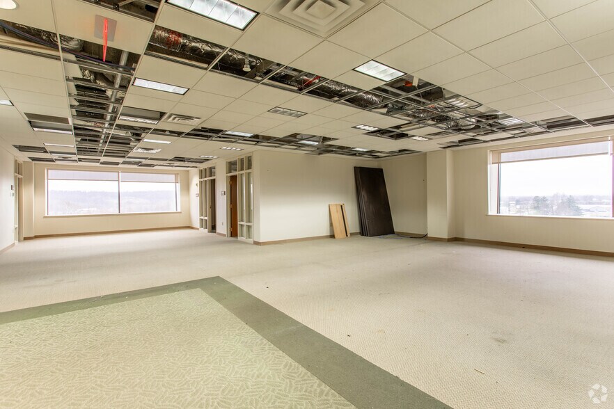 More Photos Of 1500 E Main St, Newark Office For Sale
