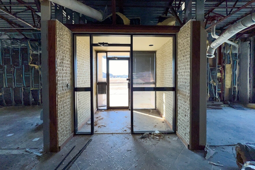 More Photos Of 3200 E Memorial Rd, Edmond Medical For Sale