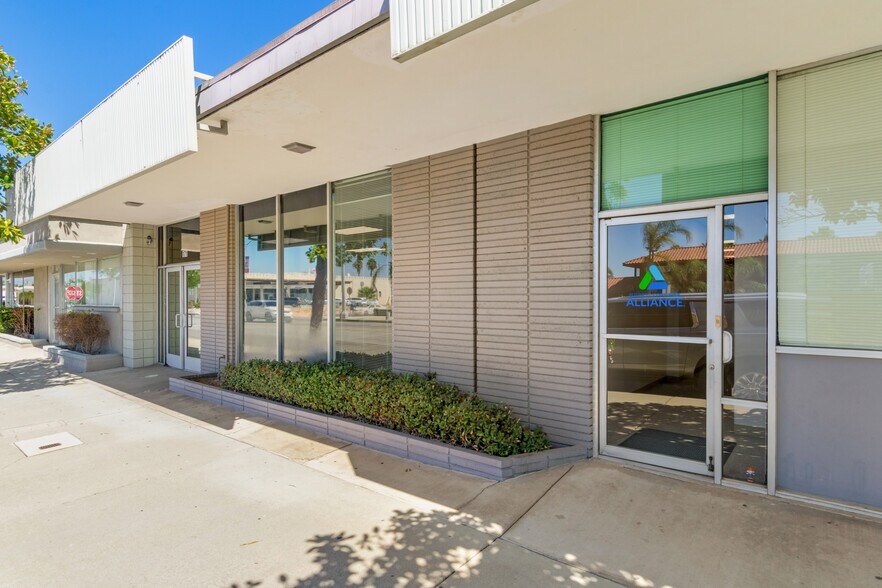 Primary Photo Of 171 W H St, Colton Storefront For Lease