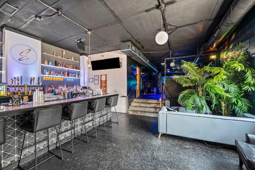 More Photos Of 701 N Trade St, Winston-Salem Bar For Lease