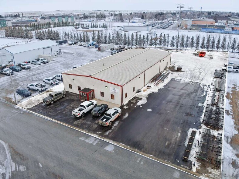 More Photos Of 114 12th Ave SW, Stanley Service For Sale