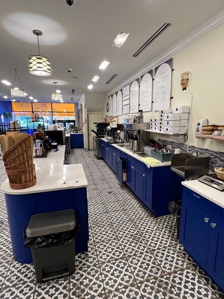 More Photos Of 2210 N Halsted St, Chicago Restaurant For Lease