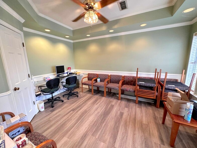 More Photos Of 2221 W Walnut St, Garland Medical For Sale