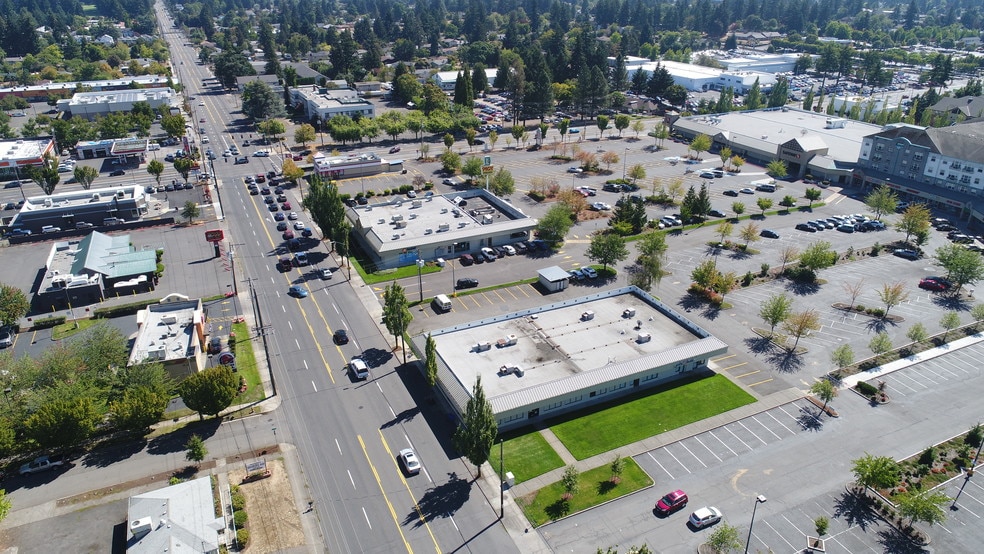 More Photos Of 11930 NE Glisan St, Portland Unknown For Lease