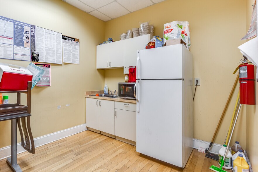 More Photos Of 520 Lovers Lane Rd, Calhoun Warehouse For Sale