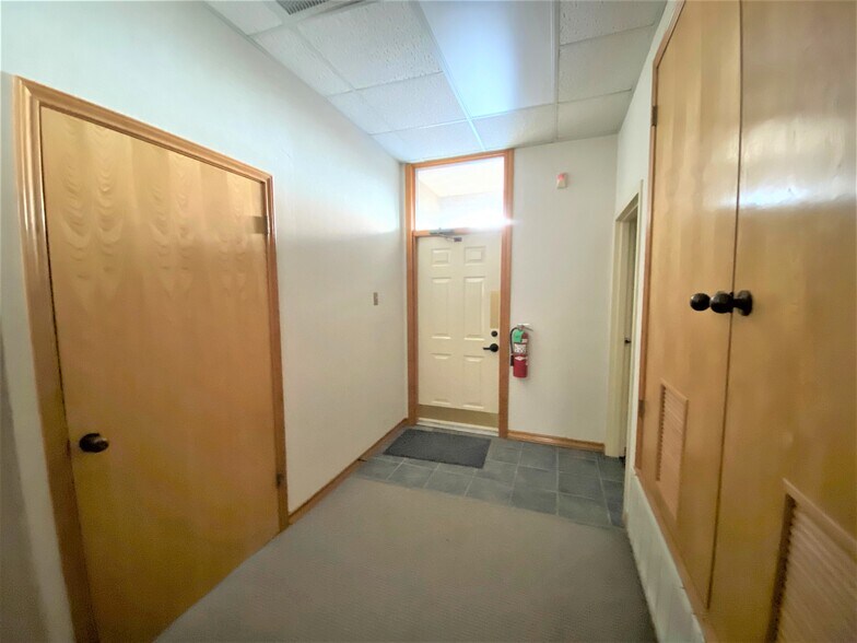 More Photos Of 119 S Main St, Lockhart Office For Lease