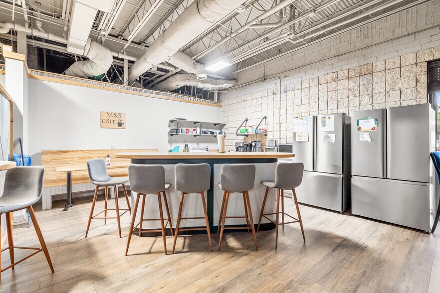 More Photos Of 508 S Lexington Ave, Burlington Office For Sale
