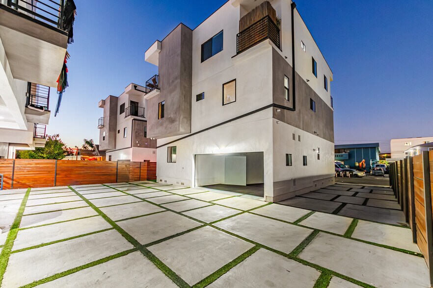 More Photos Of 4842 W 17th St, Los Angeles Apartments For Sale