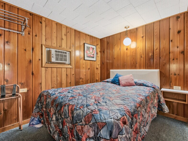 More Photos Of 1024 S I 75 Business Loop, Grayling Hotel For Sale