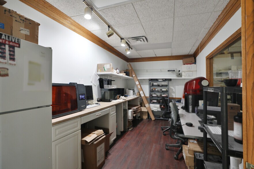 More Photos Of 2425 Deewood Dr, Columbus Medical For Sale