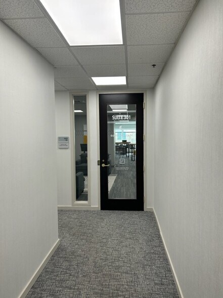 More Photos Of 1819 Main St, Sarasota Office Residential For Lease