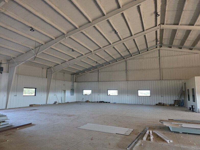 More Photos Of 13530 Pine St, Edmond Flex For Lease