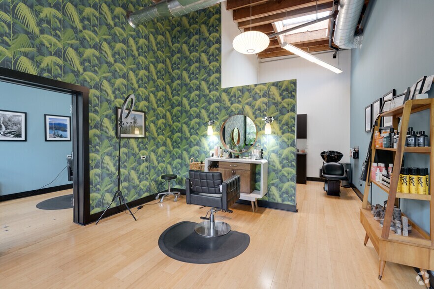 More Photos Of 1960 SE Hawthorne Blvd, Portland Apartments For Sale