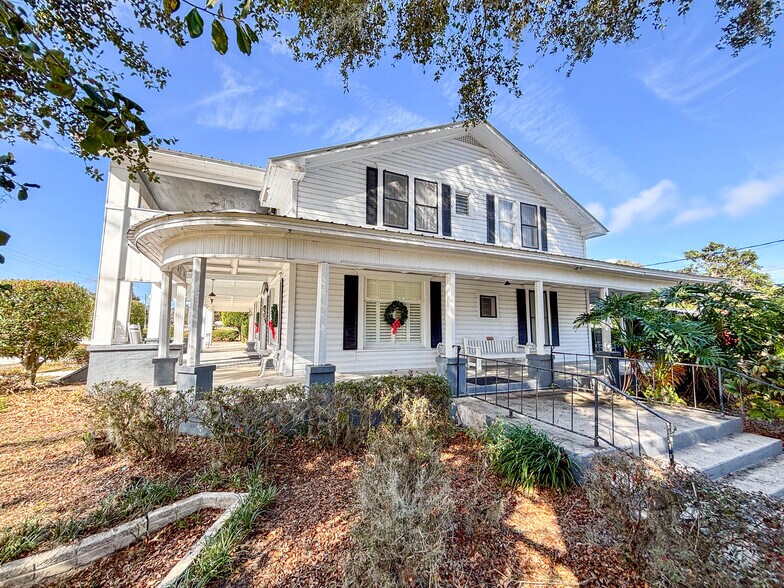 More Photos Of 945 E Broadway St, Fort Meade Specialty For Sale