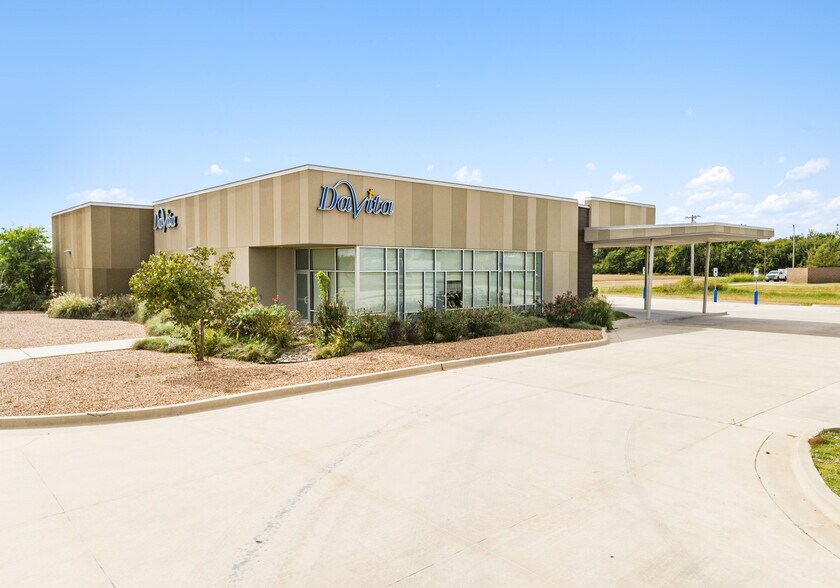Primary Photo Of 2410 W Grant Ave, Pauls Valley Medical For Sale