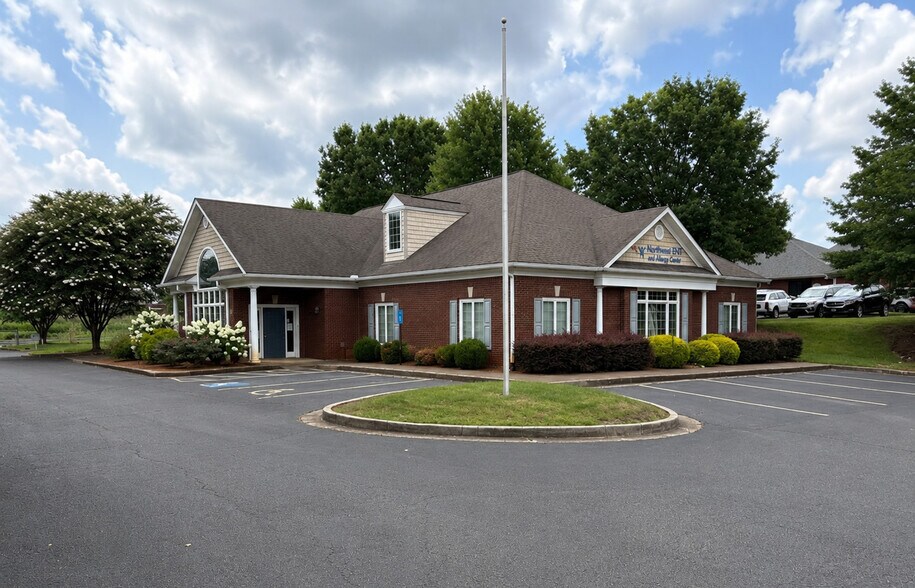 Primary Photo Of 5359 Covenant Dr, Cartersville Medical For Lease