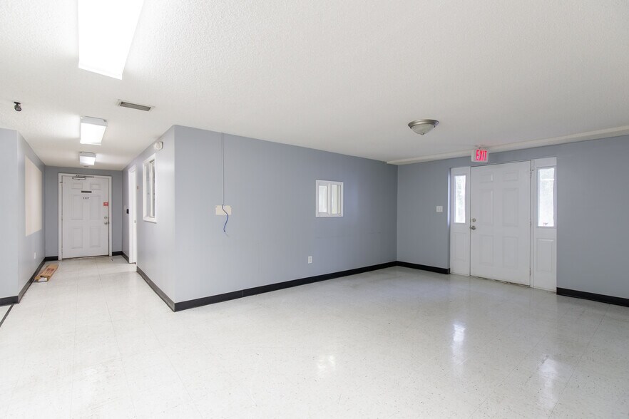 More Photos Of 510 N Walker St, Quitman Light Manufacturing For Lease