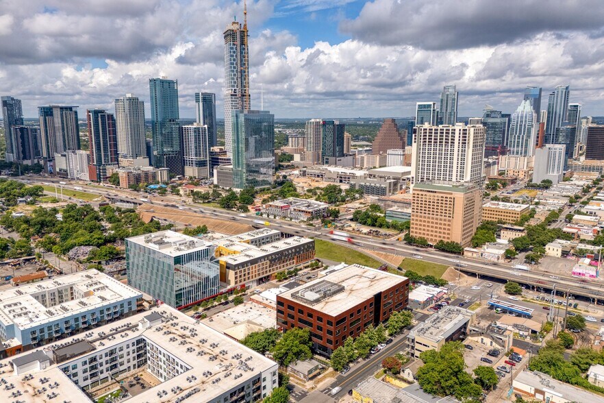 More Photos Of 911 E 6th St, Austin Freestanding For Sale