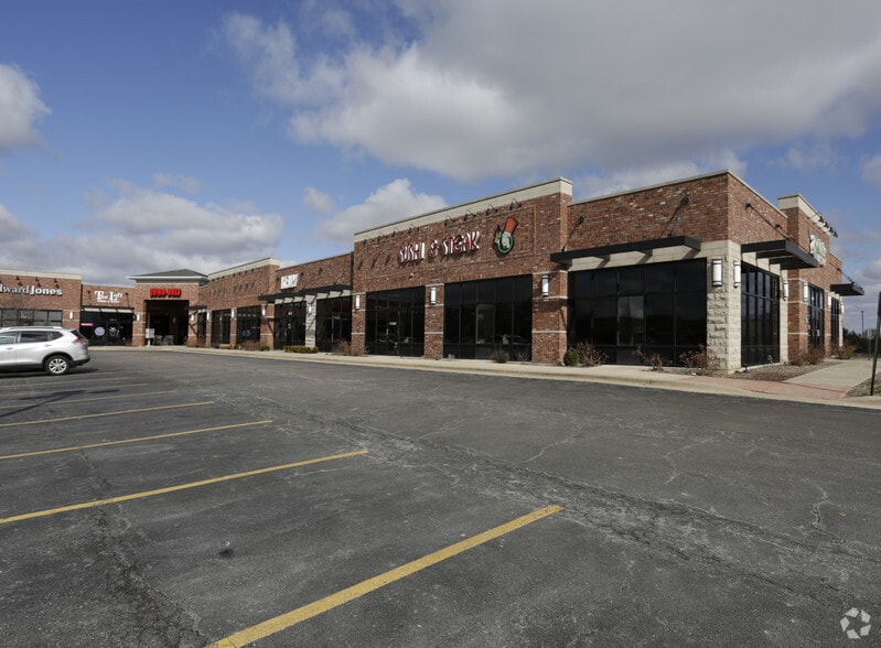 More Photos Of 444-464 N Weber Rd, Romeoville General Retail For Lease
